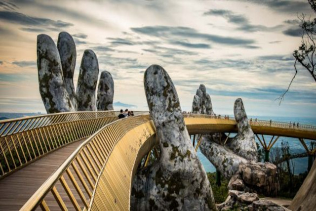 Golden-Bridge-God-Hands-Vietnam-
